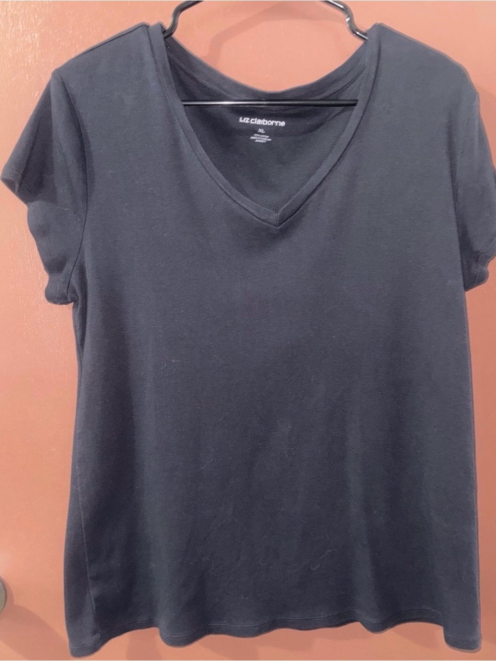 Liz Claiborne Black V-Neck Short Sleeve Tee
